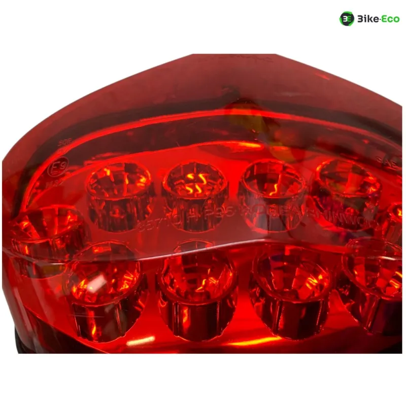Feu arriere HYOSUNG GV 650 2005-2010 AQUILA
