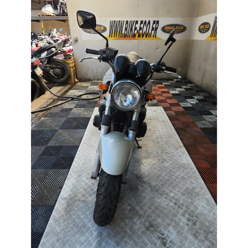 KAWASAKI 750 ZR7