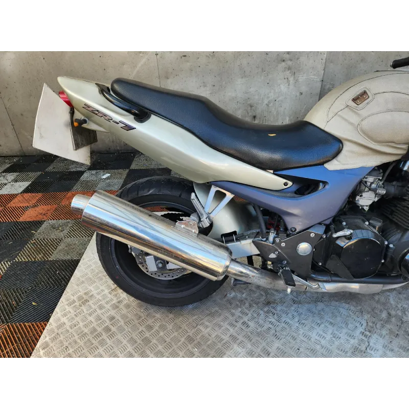 KAWASAKI 750 ZR7