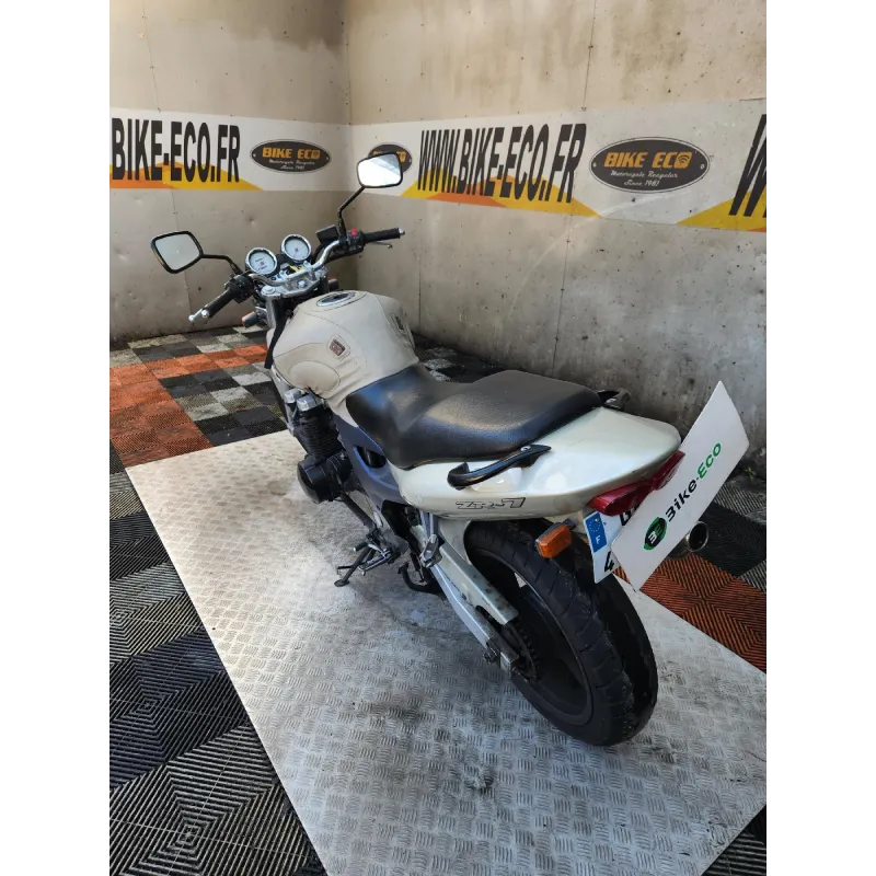 KAWASAKI 750 ZR7