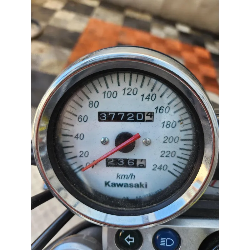 KAWASAKI 750 ZR7