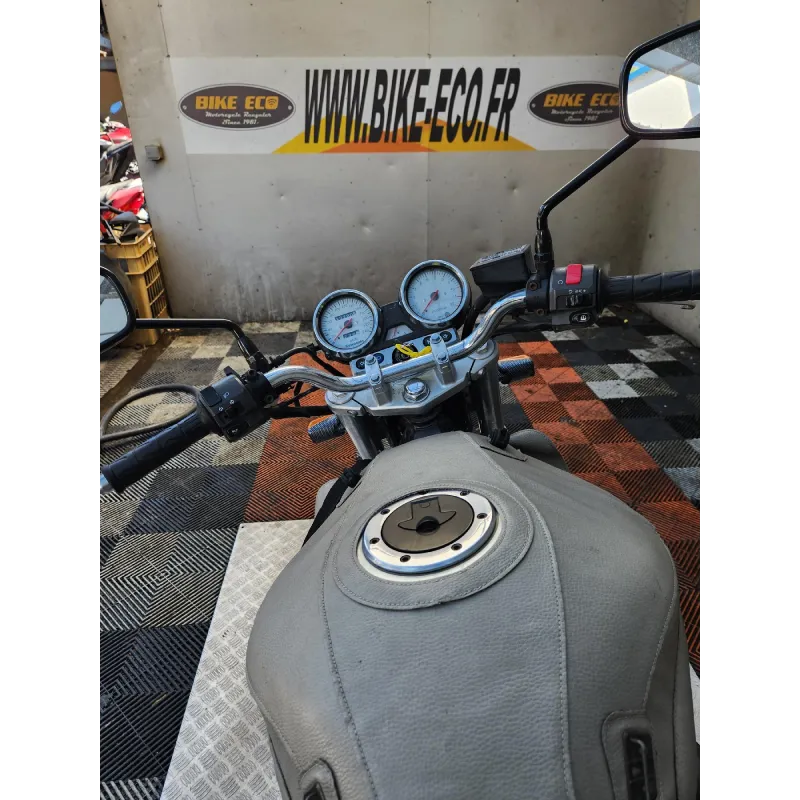 KAWASAKI 750 ZR7