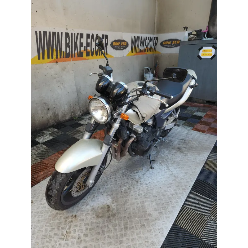 KAWASAKI 750 ZR7