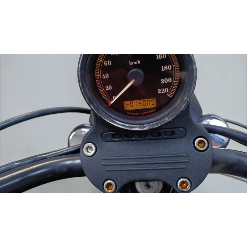 HARLEY DAVIDSON SPORTSTER 883