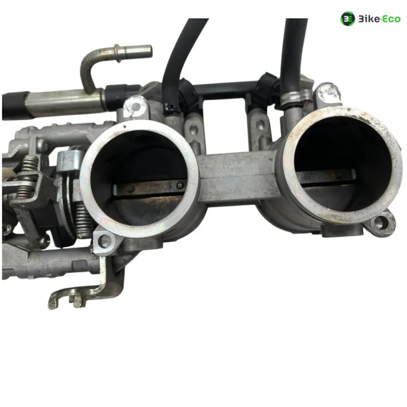 Rampe d'injection MV AGUSTA BRUTALE 990 R 2010-2011