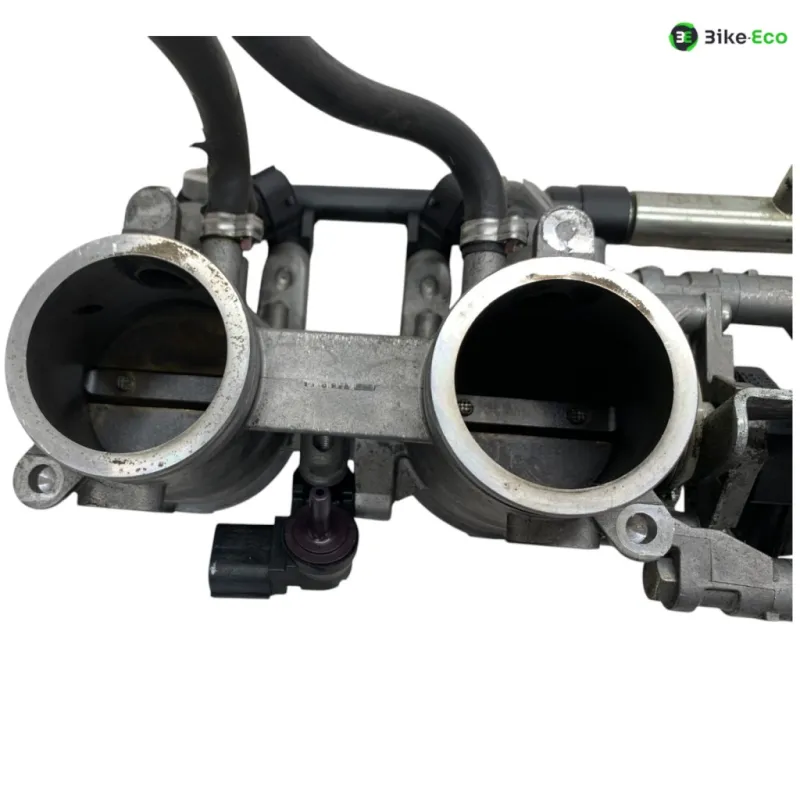 Rampe d'injection MV AGUSTA BRUTALE 990 R 2010-2011
