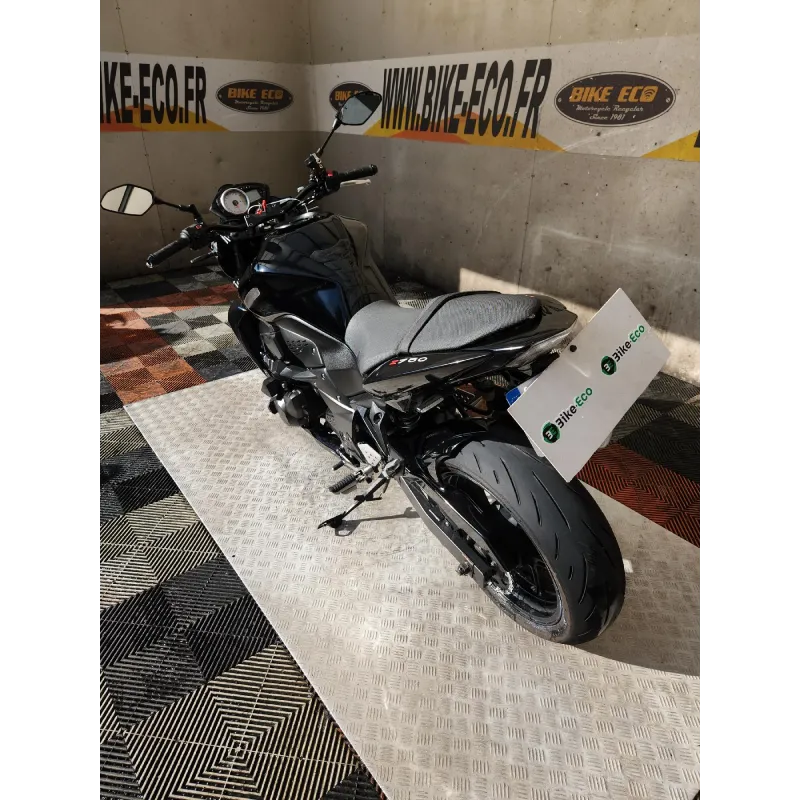 KAWASAKI Z750
