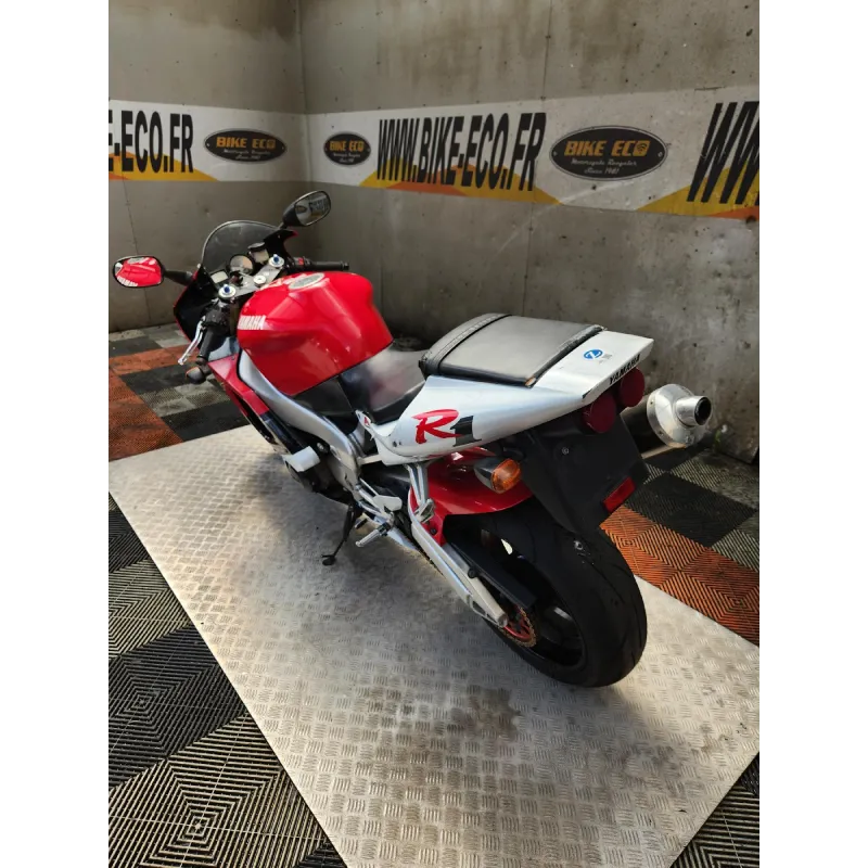 YAMAHA YZF R1