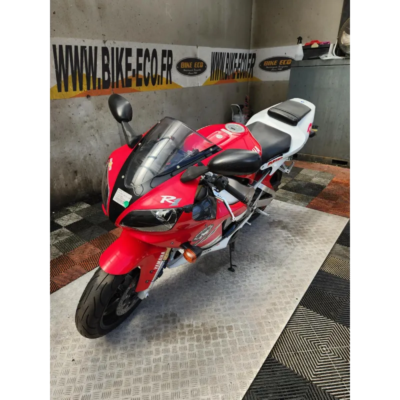 YAMAHA YZF R1