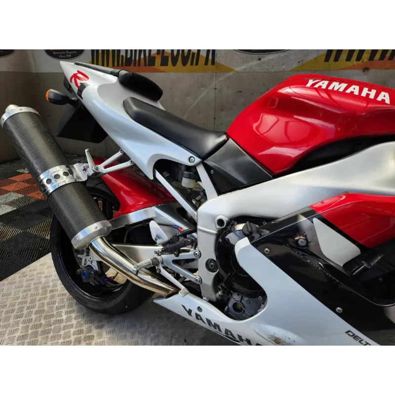 YAMAHA YZF R1