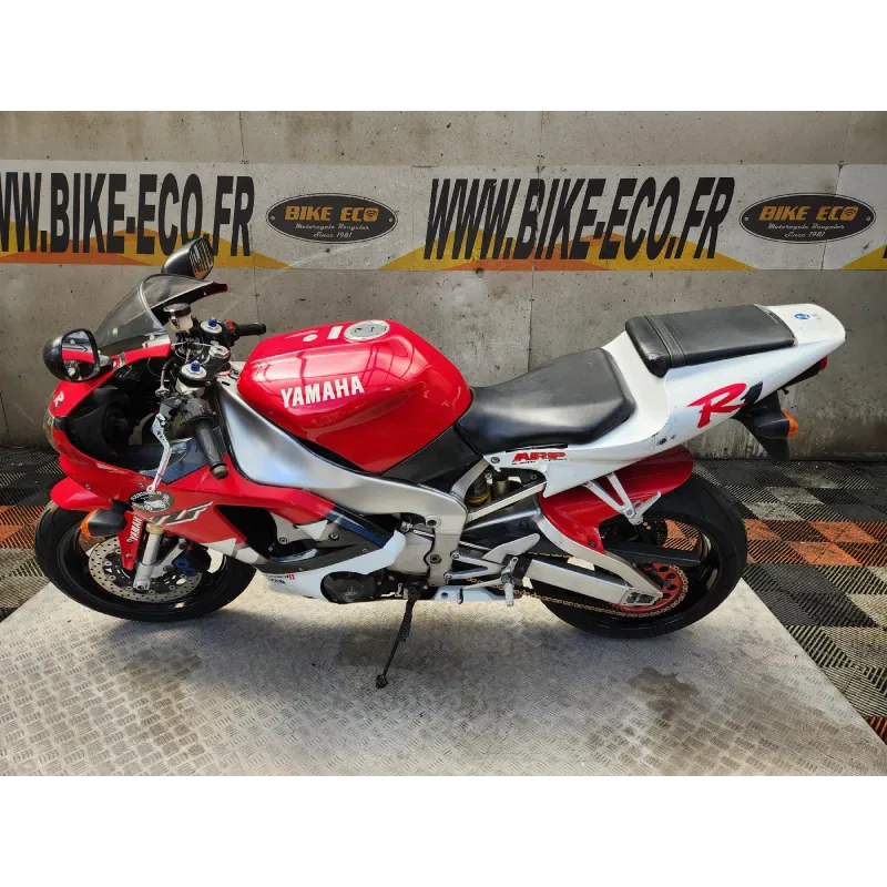 YAMAHA YZF R1