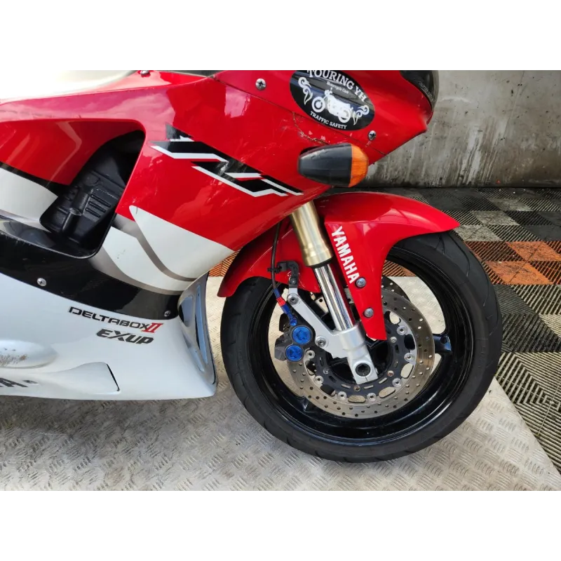 YAMAHA YZF R1