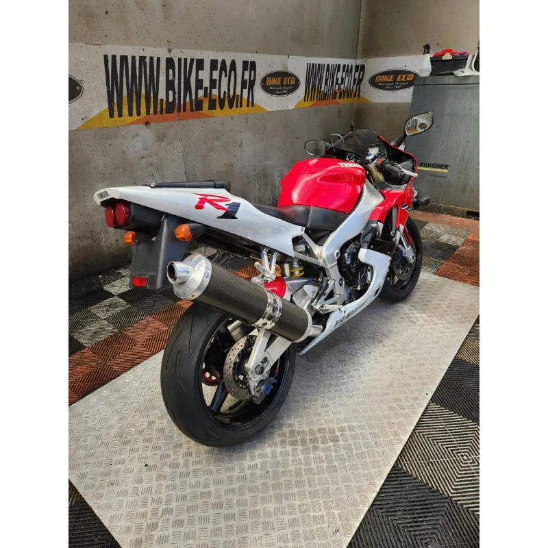 YAMAHA YZF R1