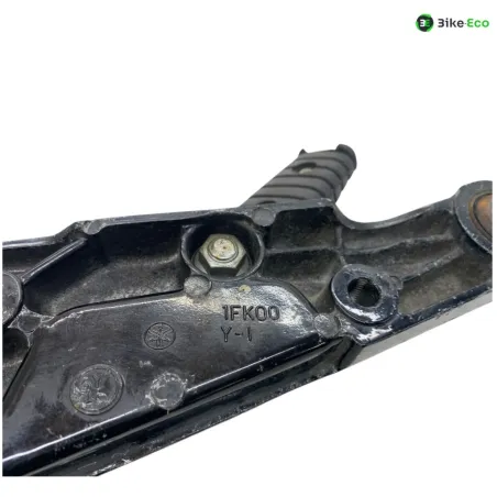 Platine et repose pieds arriere droit YAMAHA VMAX 1200 1986-1992