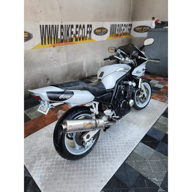 YAMAHA FZS 600 FAZER