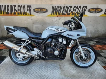 YAMAHA FZS 600 FAZER