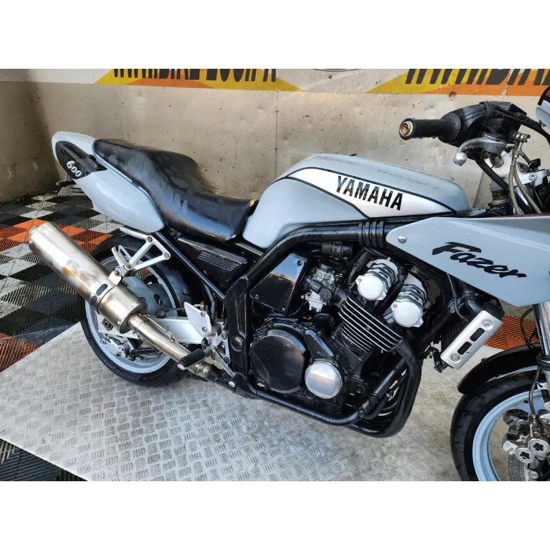 YAMAHA FZS 600 FAZER