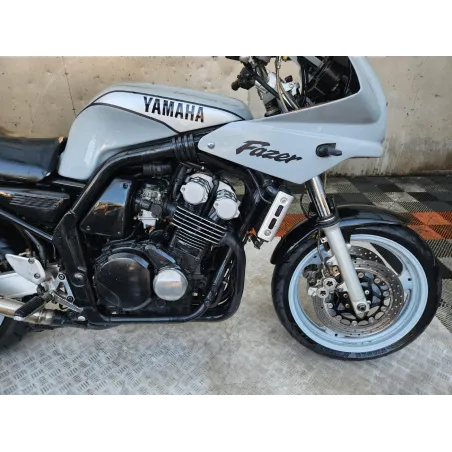 YAMAHA FZS 600 FAZER