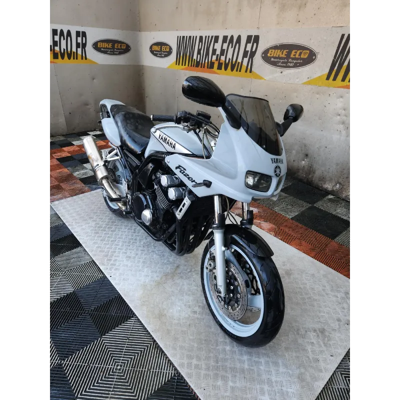YAMAHA FZS 600 FAZER