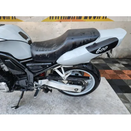 YAMAHA FZS 600 FAZER