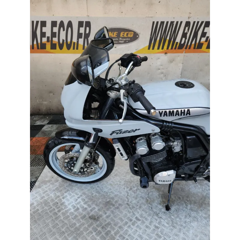 YAMAHA FZS 600 FAZER