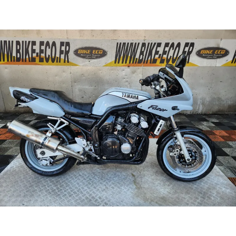YAMAHA FZS 600 FAZER