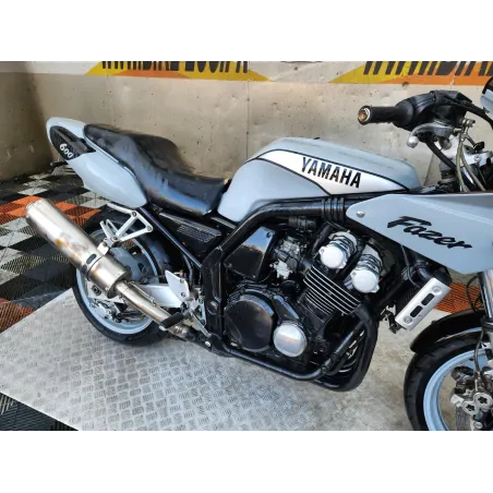 YAMAHA FZS 600 FAZER