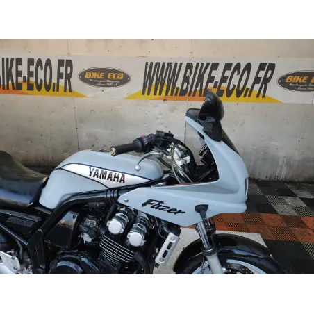 YAMAHA FZS 600 FAZER