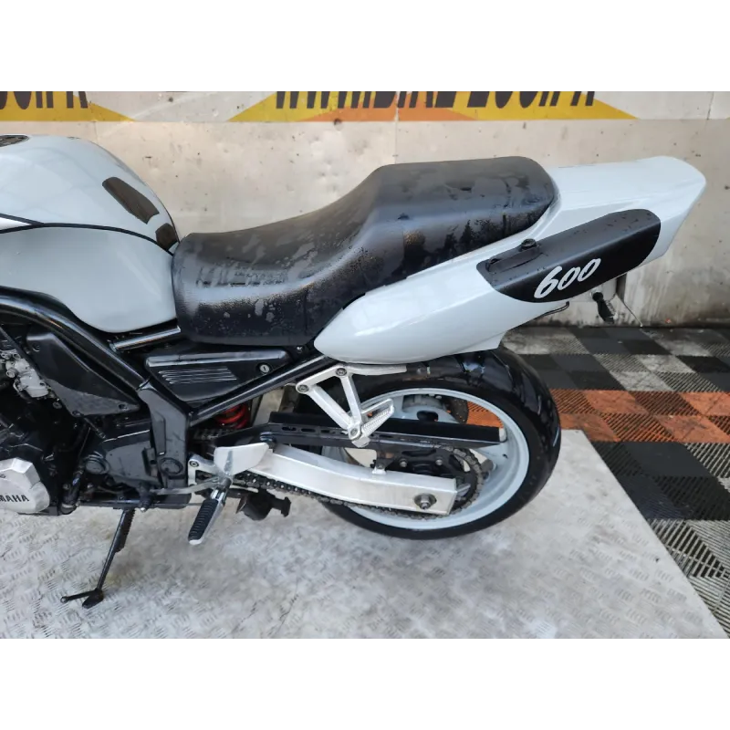 YAMAHA FZS 600 FAZER