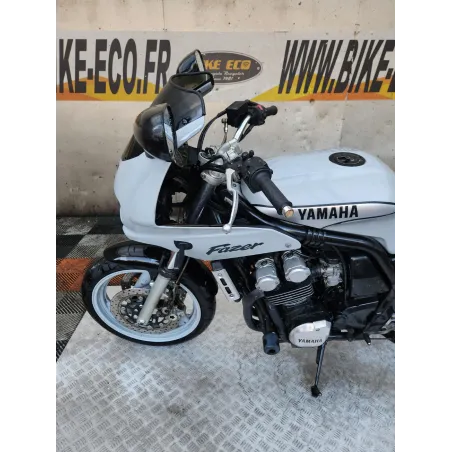 YAMAHA FZS 600 FAZER