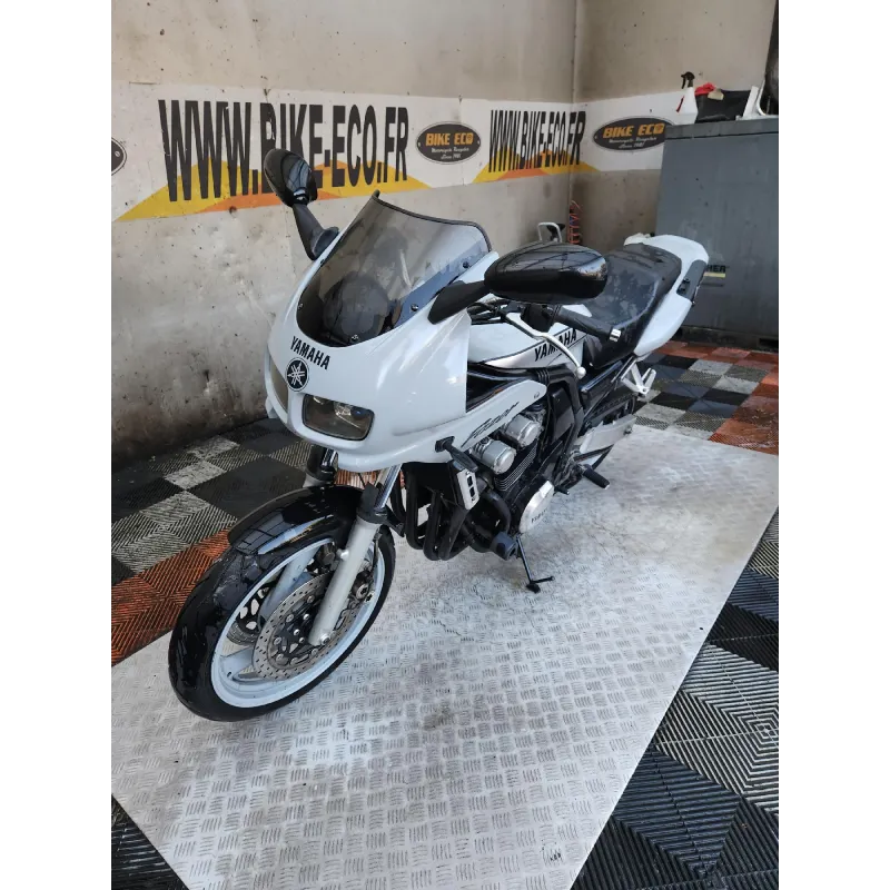 YAMAHA FZS 600 FAZER