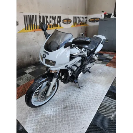 YAMAHA FZS 600 FAZER