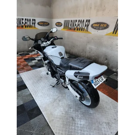 YAMAHA FZS 600 FAZER