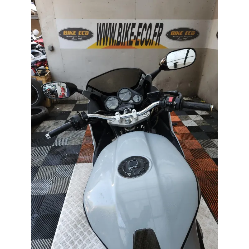 YAMAHA FZS 600 FAZER