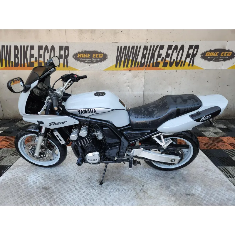 YAMAHA FZS 600 FAZER
