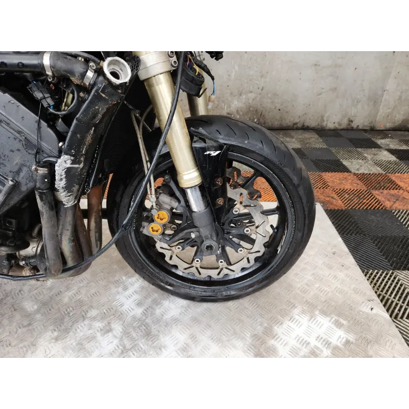 YAMAHA YZF 1000 R1