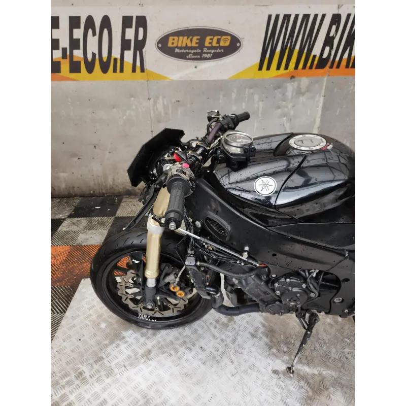 YAMAHA YZF 1000 R1
