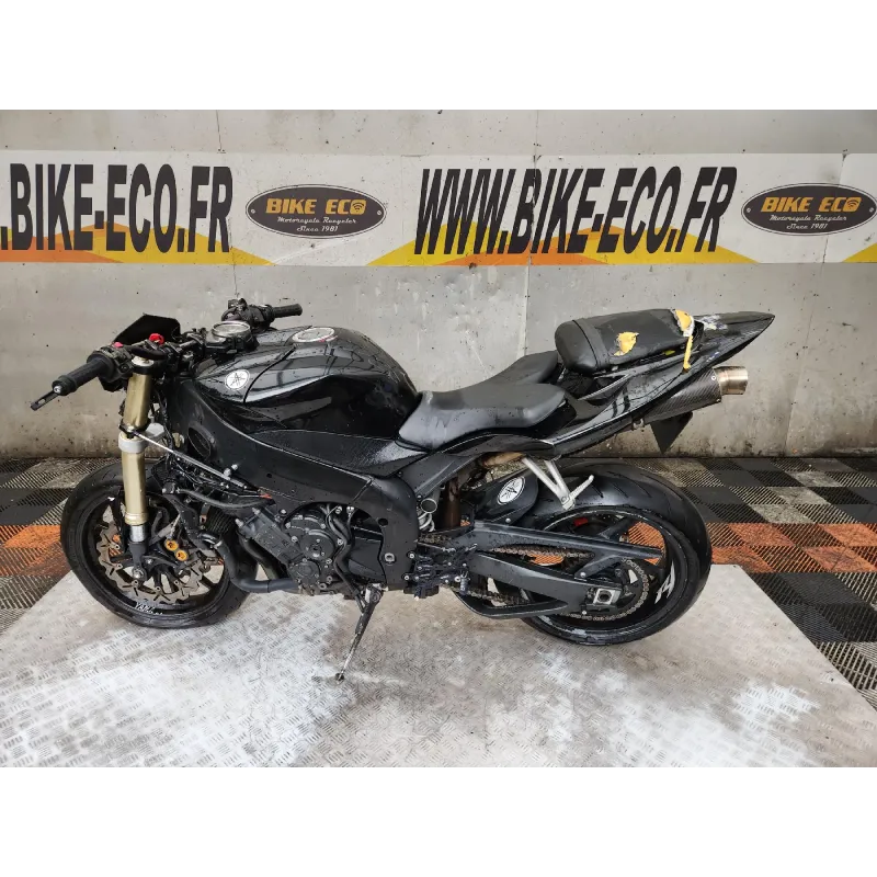 YAMAHA YZF 1000 R1