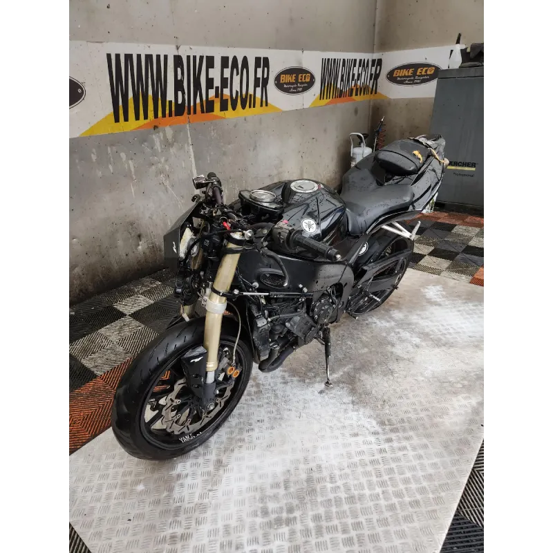 YAMAHA YZF 1000 R1