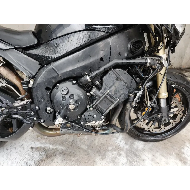 YAMAHA YZF 1000 R1