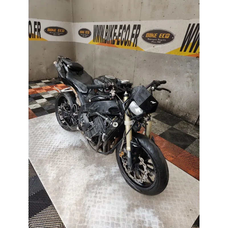 YAMAHA YZF 1000 R1