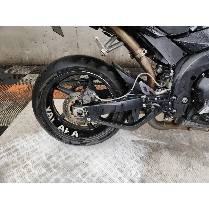 YAMAHA YZF 1000 R1