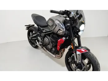 TRIUMPH TRIDENT 660