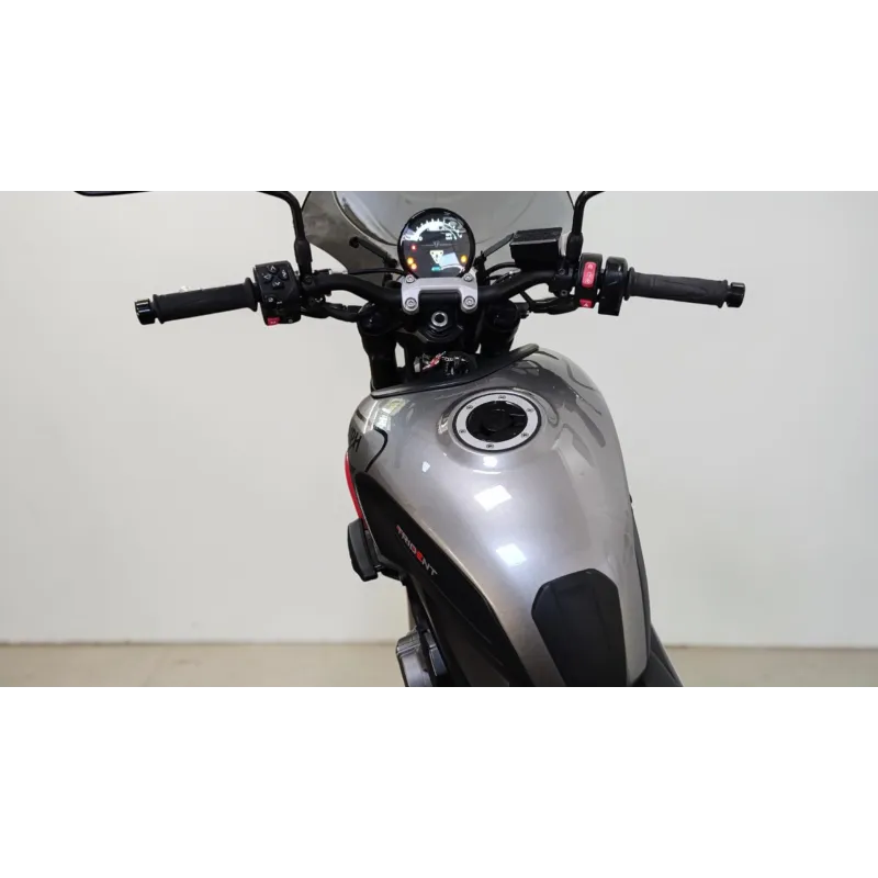 TRIUMPH TRIDENT 660