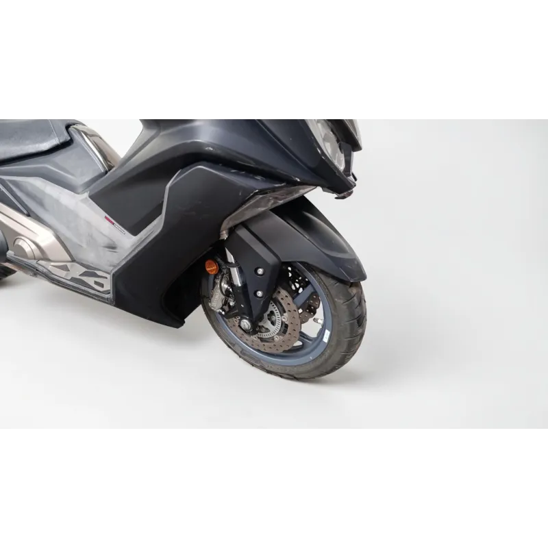KYMCO AK 550