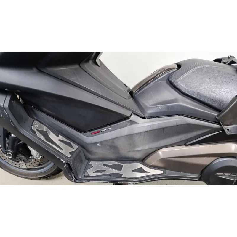 KYMCO AK 550