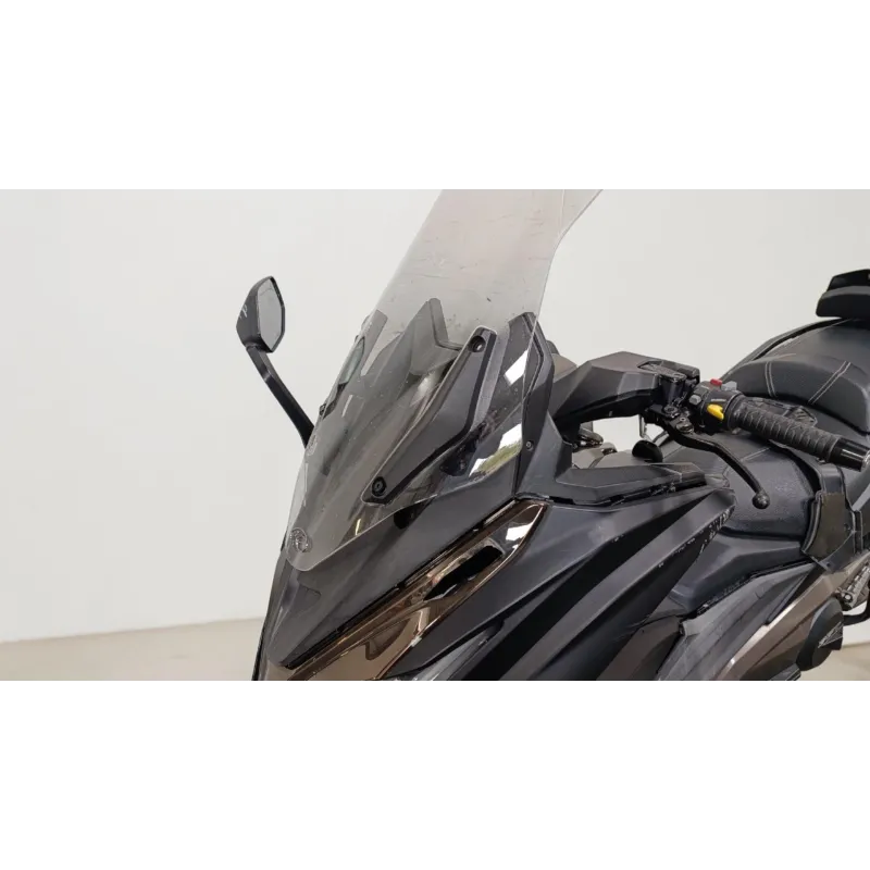 KYMCO AK 550