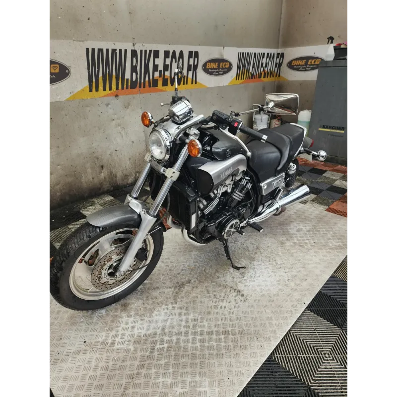 YAMAHA VMAX 1200