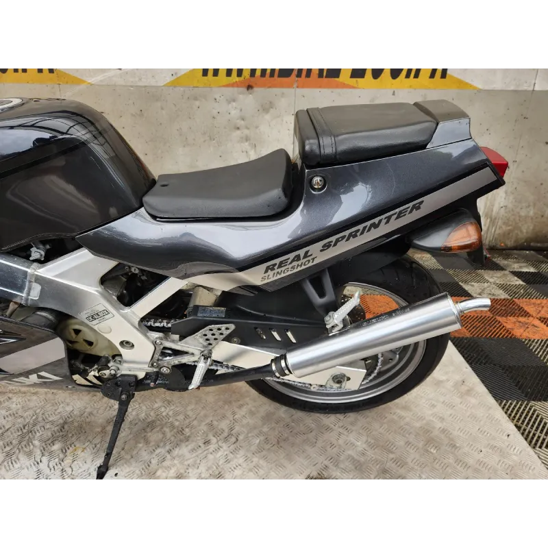 SUZUKI RGV 250