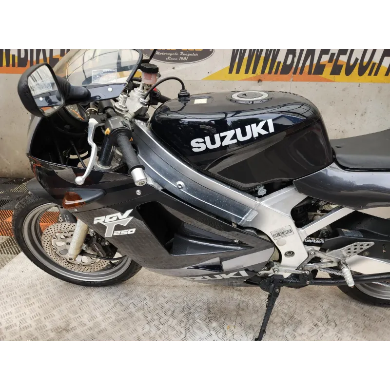 SUZUKI RGV 250